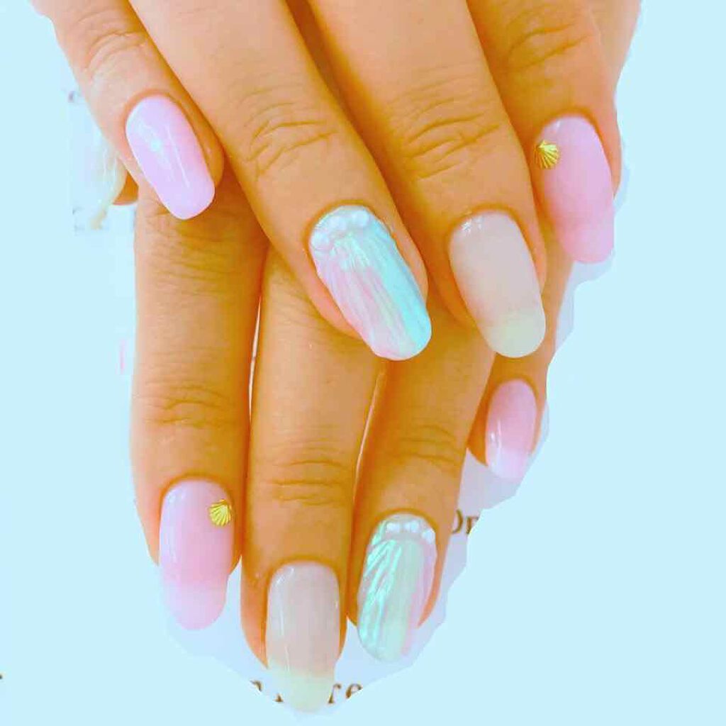 フェアリーダストパウダーオーロラピーコック/キャンドゥ/ネイルシールを使ったクチコミ（2枚目）