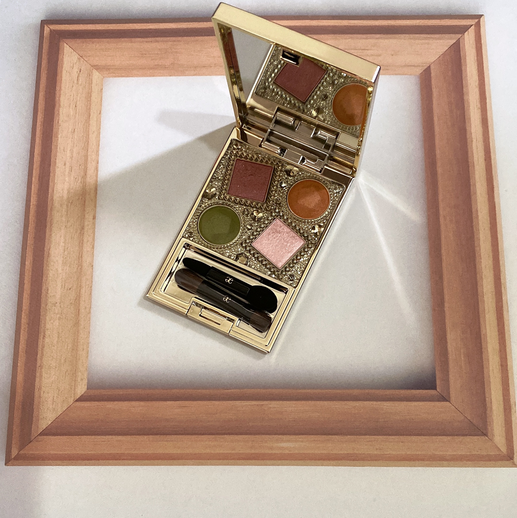 エレガンス ヌーヴェル アイズ 35/Elégance/アイシャドウパレットを使ったクチコミ（1枚目）