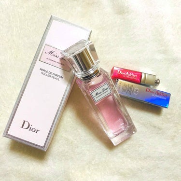 
Dior購入品💋

ミスディオール ブルーミング ブーケ
ローラー パール (オードゥ トワレ)
¥4,000(税抜)

ついに！！！
初めて香水を購入しました💕
持ち運びに便利なためずっとローラータ