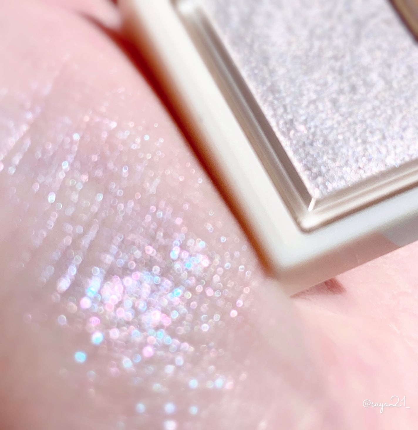 シャドーカスタマイズ (ブリリアントグリッター)/MAJOLICA MAJORCA/グリッターを使ったクチコミ(3枚目)