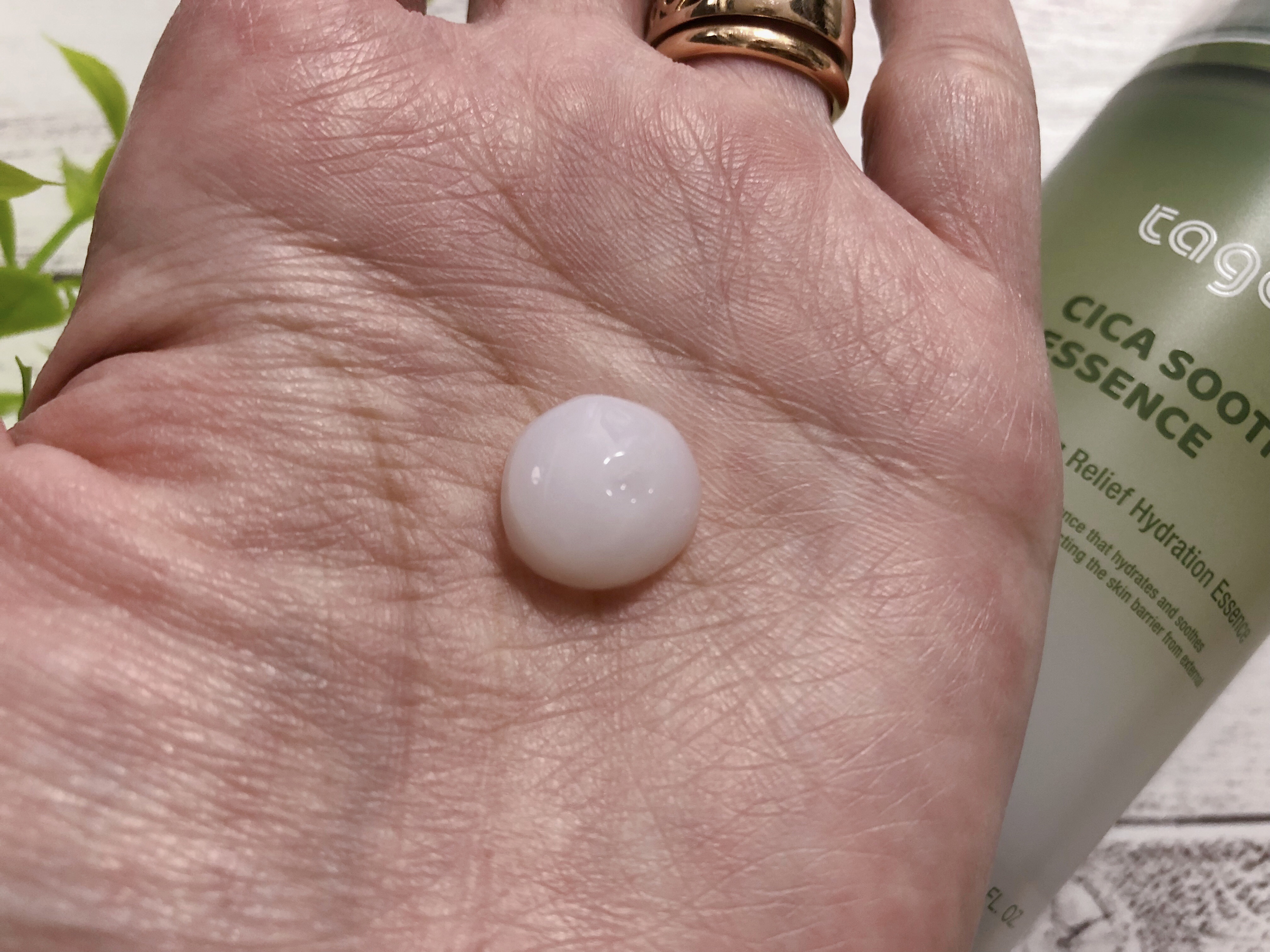 シカ スージングエッセンス/TAGA/フェイスクリームを使ったクチコミ（2枚目）