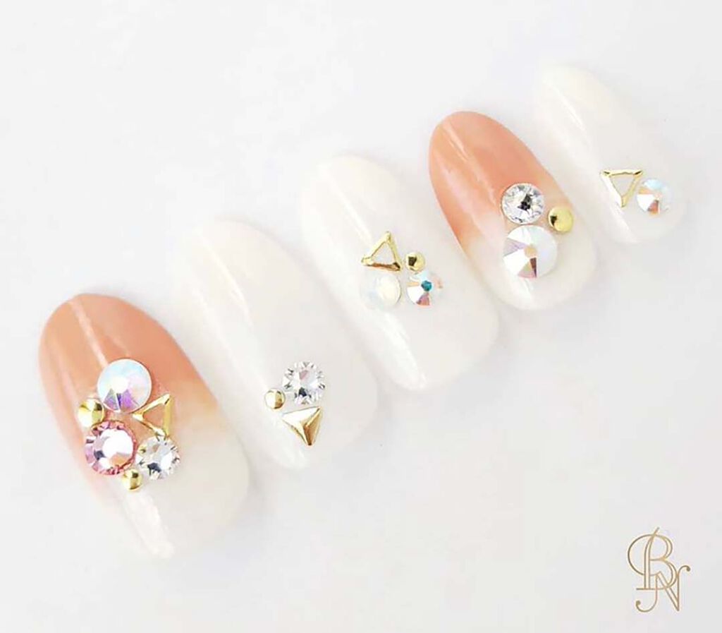 Miliea ミリア　ジュエリーストーンネイルシール　全16種類/ビー・エヌ/ネイルシールを使ったクチコミ（3枚目）