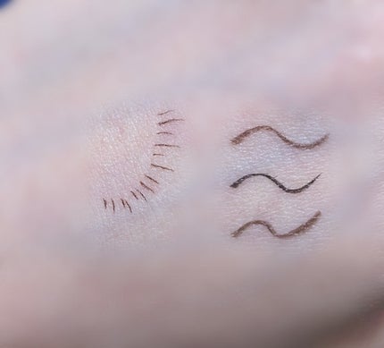 「密着アイライナー」ショート筆リキッド/デジャヴュ/リキッドアイライナーを使ったクチコミ(2枚目)