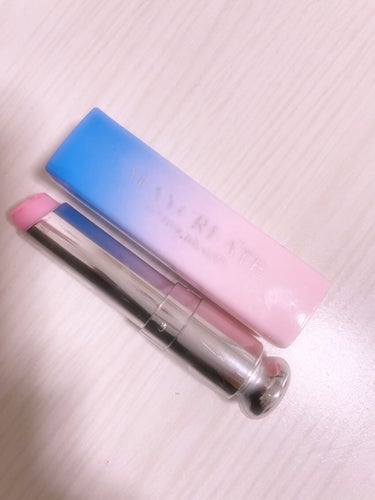 Qoo10で見た目が可愛くて購入したリップグロスです💄💕
唇の体温によって色が変化してほんのり発色するリップグロスです😌💓

この時期マスクの下にリップを塗るとマスクについてしまいそれが嫌だったのですが