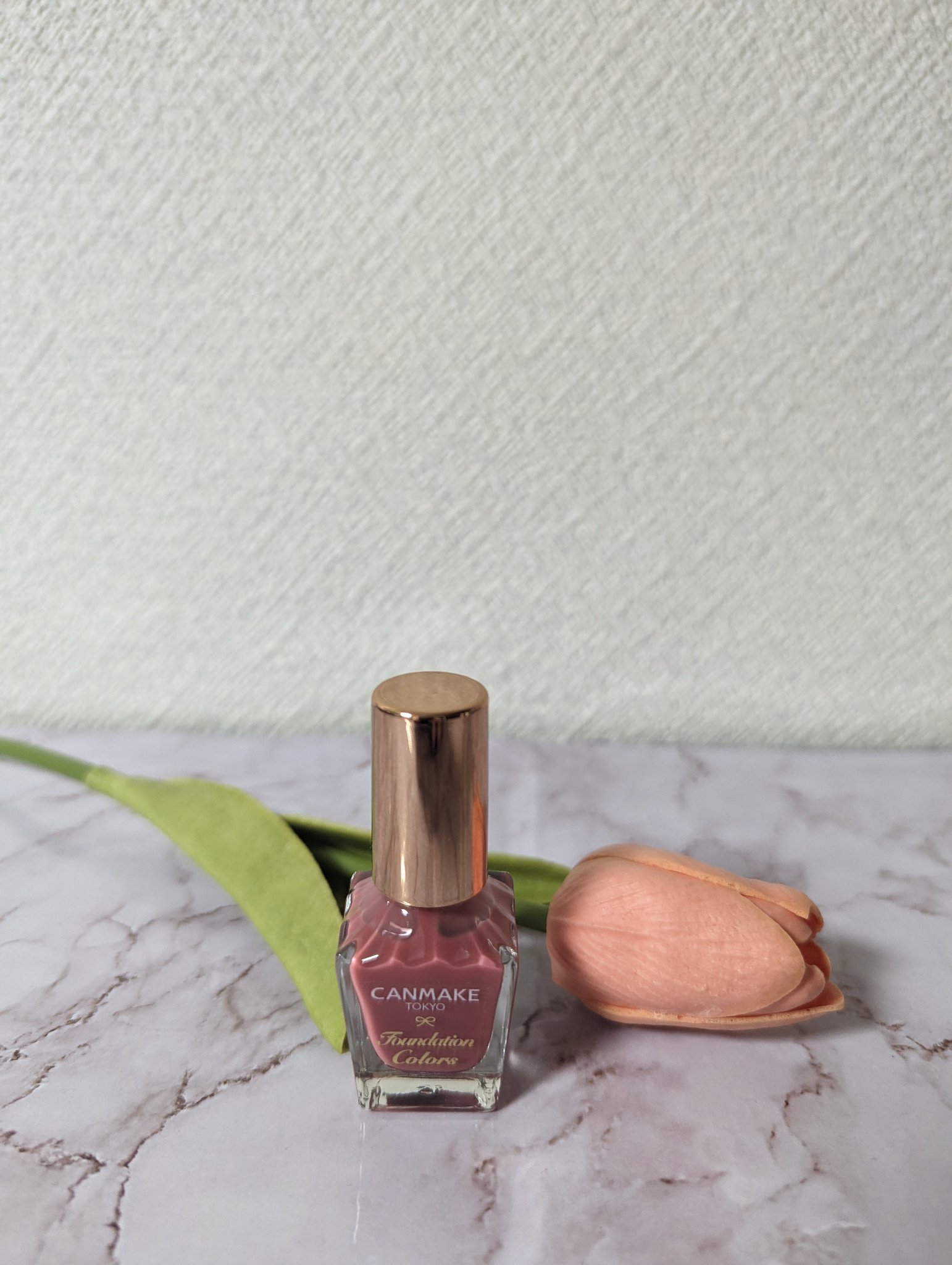 ちょっとナチュラルではないかも

キャンメイクファンデーションカラーズ01ナチュラルピンク

ファンデーションカラーシリーズの定番色

ナチュラルでは全然ないかも、結構ピンク強めで一度塗りでも結構濃い

画像は一度塗り

学校にしていけるよ