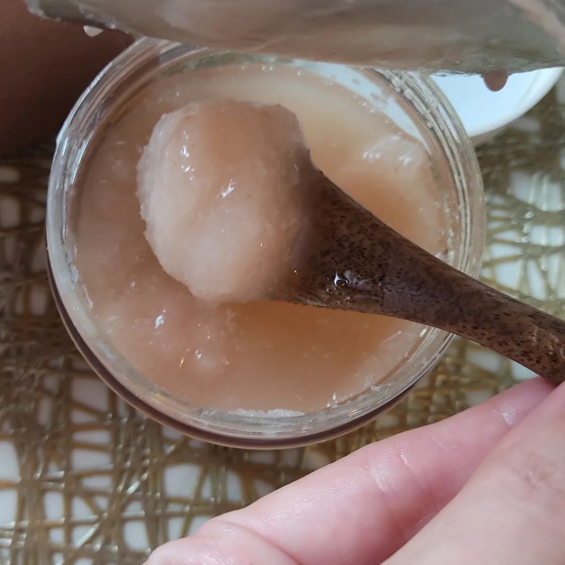 ソルトボディスクラブマグノリア＆サンダルウッド/AROMATICA/ボディスクラブを使ったクチコミ（3枚目）