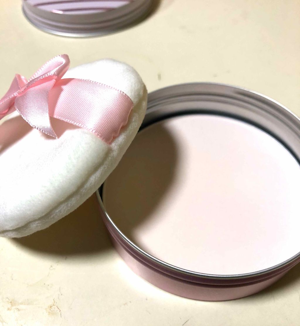 すっぴんパウダー B サクラスウィートソローの香り 2022/クラブ/プレストパウダーを使ったクチコミ（2枚目）