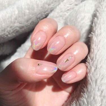 ユニコーンネイル🦄💅
今更だけどユニコーンパウダーをネットで購入したので使ってみました😳

ベースはシアーなピンクベージュでユニコーンパウダーでグラデーションにしました❤️
めちゃくちゃ自己満なんですけ