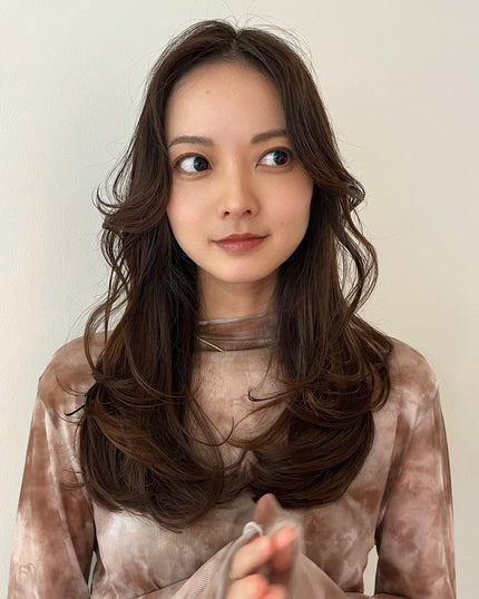 HARUNA on LIPS 「.簡単にスタイリングしたい‼️そんなヘアスタイル💕.巻き方で変..」(4枚目)