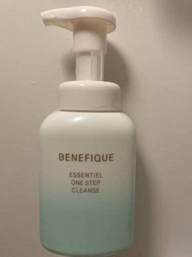 BENEFIQUEエッセンシャル ワンステップクレンズ本体

160ml 1980円

クレンジングも洗顔もできるし、ベネフィーク好きなので購入しました！！

泡で出てくるので楽です。

が、私には合わ