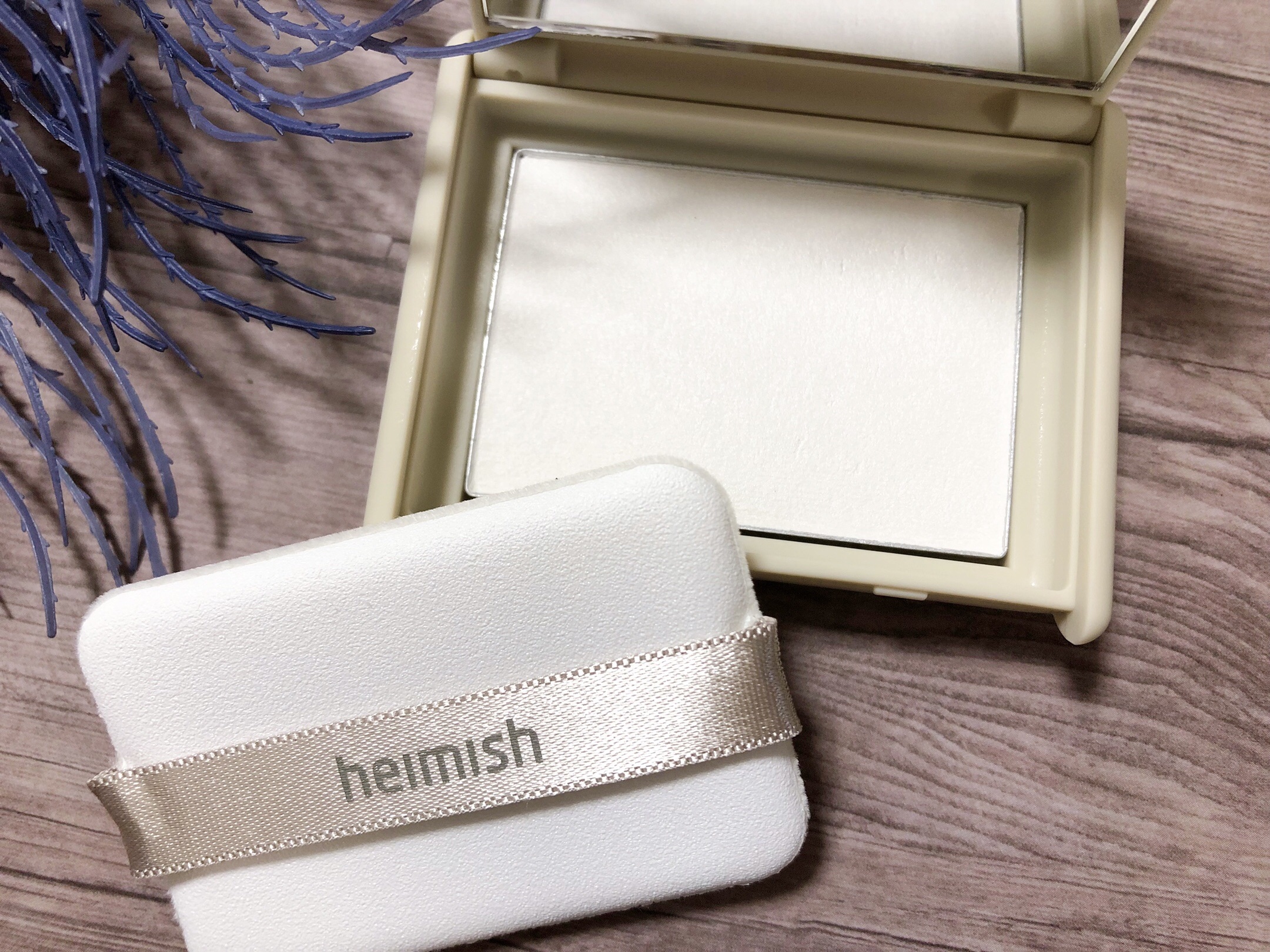 モリンガセラミドセッティングパウダーパクト/heimish/プレストパウダーを使ったクチコミ（2枚目）