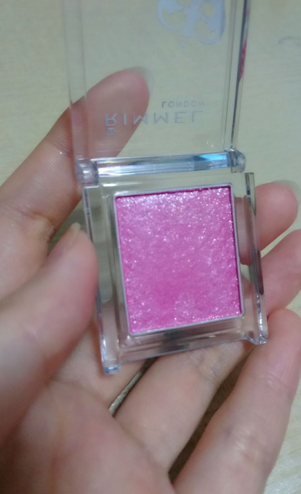 プリズム パウダーアイカラー/リンメル ロンドン/単色アイシャドウを使ったクチコミ(1枚目)