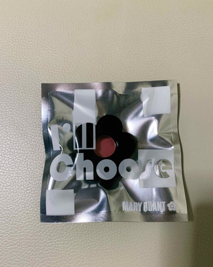 MARY QUANT ブラック デイジー コレクション リップ&ブラッシュ セットのクチコミ「ショッピングモールのポイントが利用出来たこともあり、見た目の可愛さに惹かれて購入しました(^^.....」(3枚目)