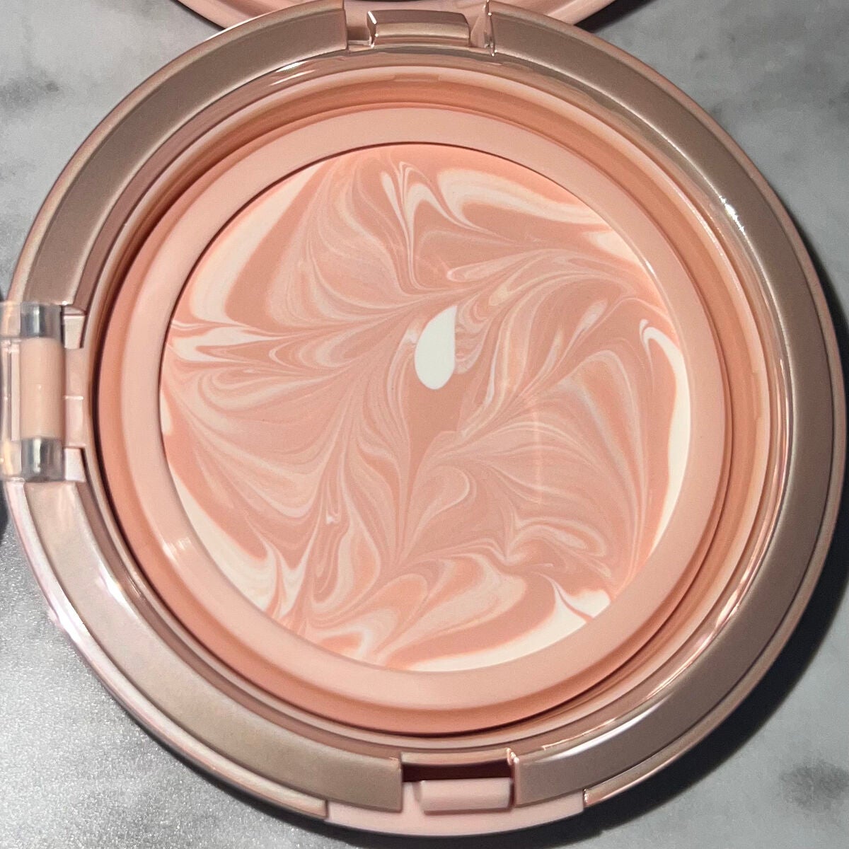 ジューシーパン スキンケアプライマー/A’pieu/化粧下地を使ったクチコミ(8枚目)