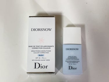 Dior スノー メイクアップ ベース UV35 SPF35／PA+++。

Diorの有名なトーンアップ下地。青いやつね！

こちらの下地、本当にパッケージのままの色の液体が出てくる。2枚目がその液体