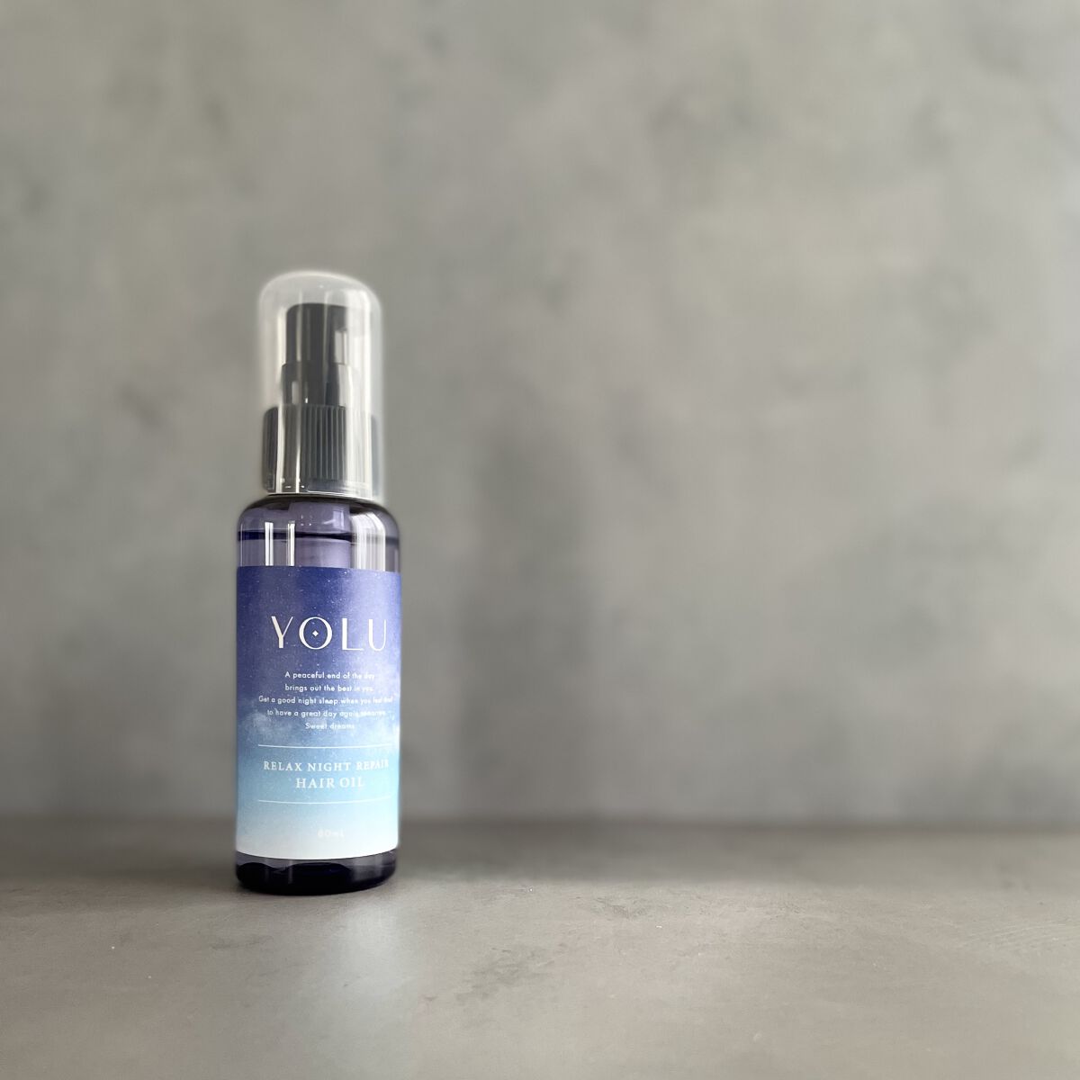 結論から言うと

軟毛細毛の私には合いませんでした。


サラサラ扱いやすい髪にとうたっていますが
毛先がオイリーになりドライヤーでも乾きません。

サラサラした水のようなテクスチャで軽めの仕上がりになるのかと思いましたが、ワンプッシュもつ