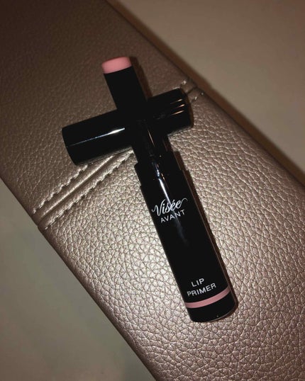 Visée ヴィセ アヴァン リッププライマーのクチコミ「〈Visee AVANT〉
·リッププライマー
唇をなめらかに整え、口紅の美しさを最大限.....」(1枚目)
