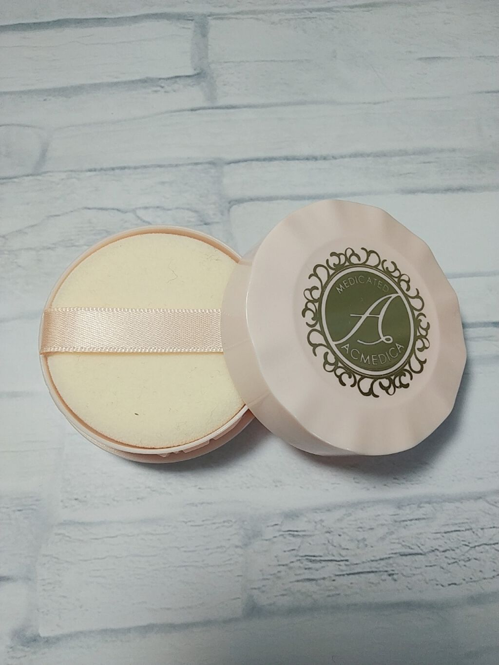 アクメディカ 薬用 フェイスパウダー ナチュラル/ナリスアップ/パウダーファンデーションを使ったクチコミ(2枚目)