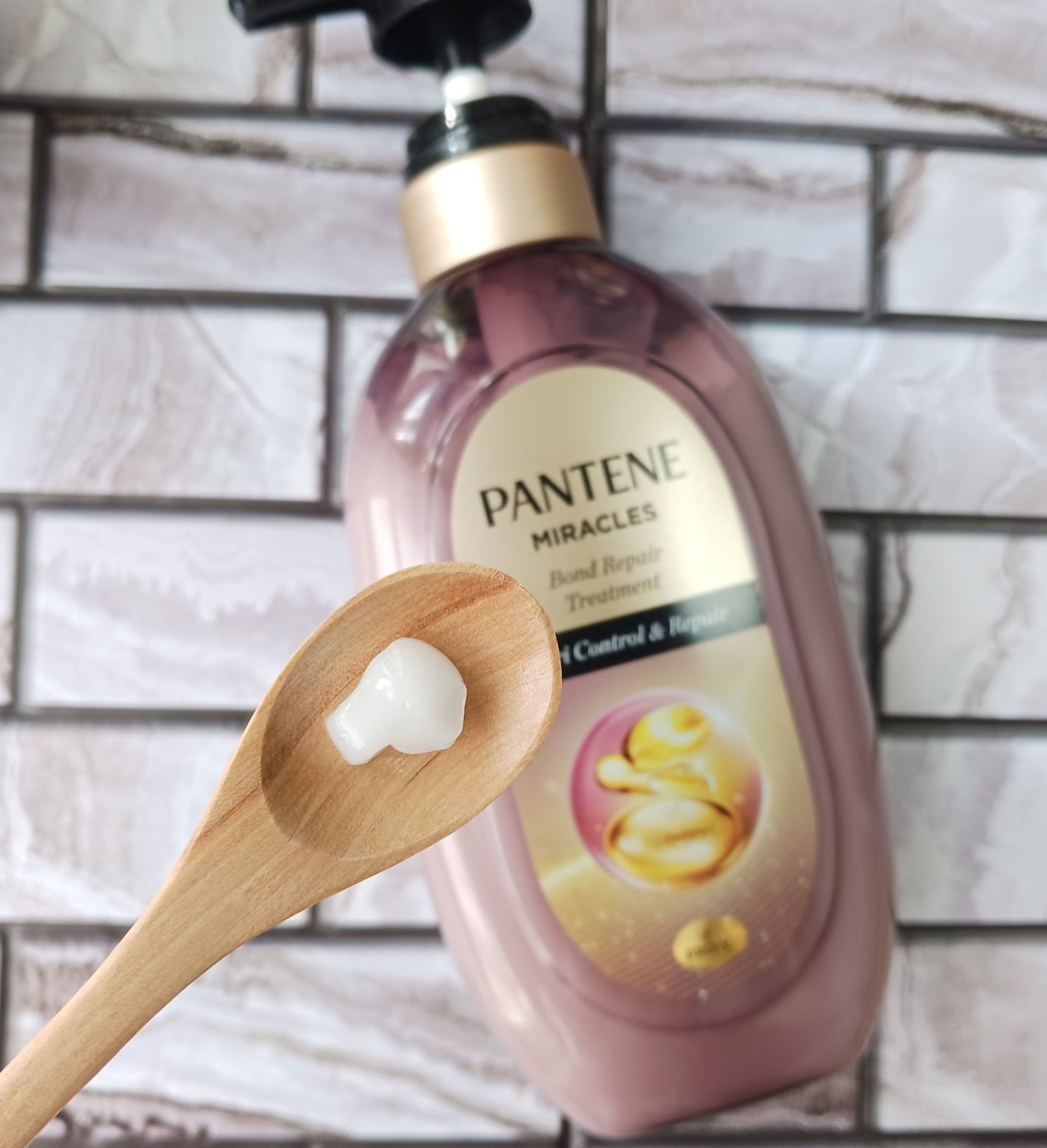 ミラクルズ うねりコントロール&リペア ボンドリペア シャンプー/トリートメント/パンテーン/市販シャンプーを使ったクチコミ(4枚目)