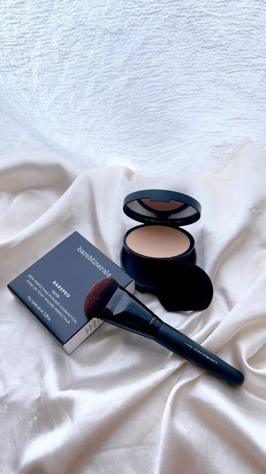 bareMinerals リュクス パフォーマンス ブラシのクチコミ「bareMinerals
ベアプロ 16HR パウダー ファンデーション      8g   .....」（3枚目）