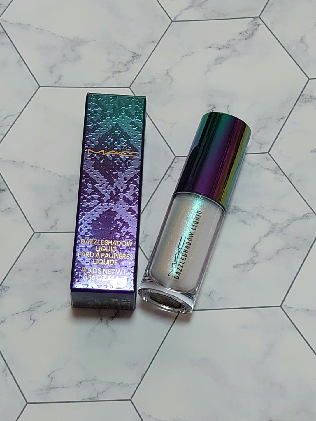 ❤️🐍🎍明けましておめでとうございます🎍🐍❤️
今年も宜しくお願いいたします🙇❤️❤️❤️
少し遅くなってしまったのですが、M・A・Cの新春コレクションのLUXE LUCKからダズルシャドウ リキッドの色はオー スピシャスを投稿い