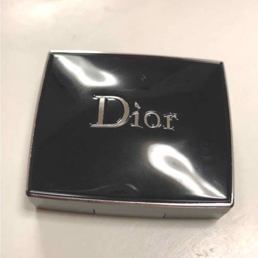 Dior  サンククルール 5

Diorで購入した際におまけでもらいました♡
とても細かい粒子のラメがとても可愛いです!!
密着もしてくれて持ちもいいし発色も良きです♡