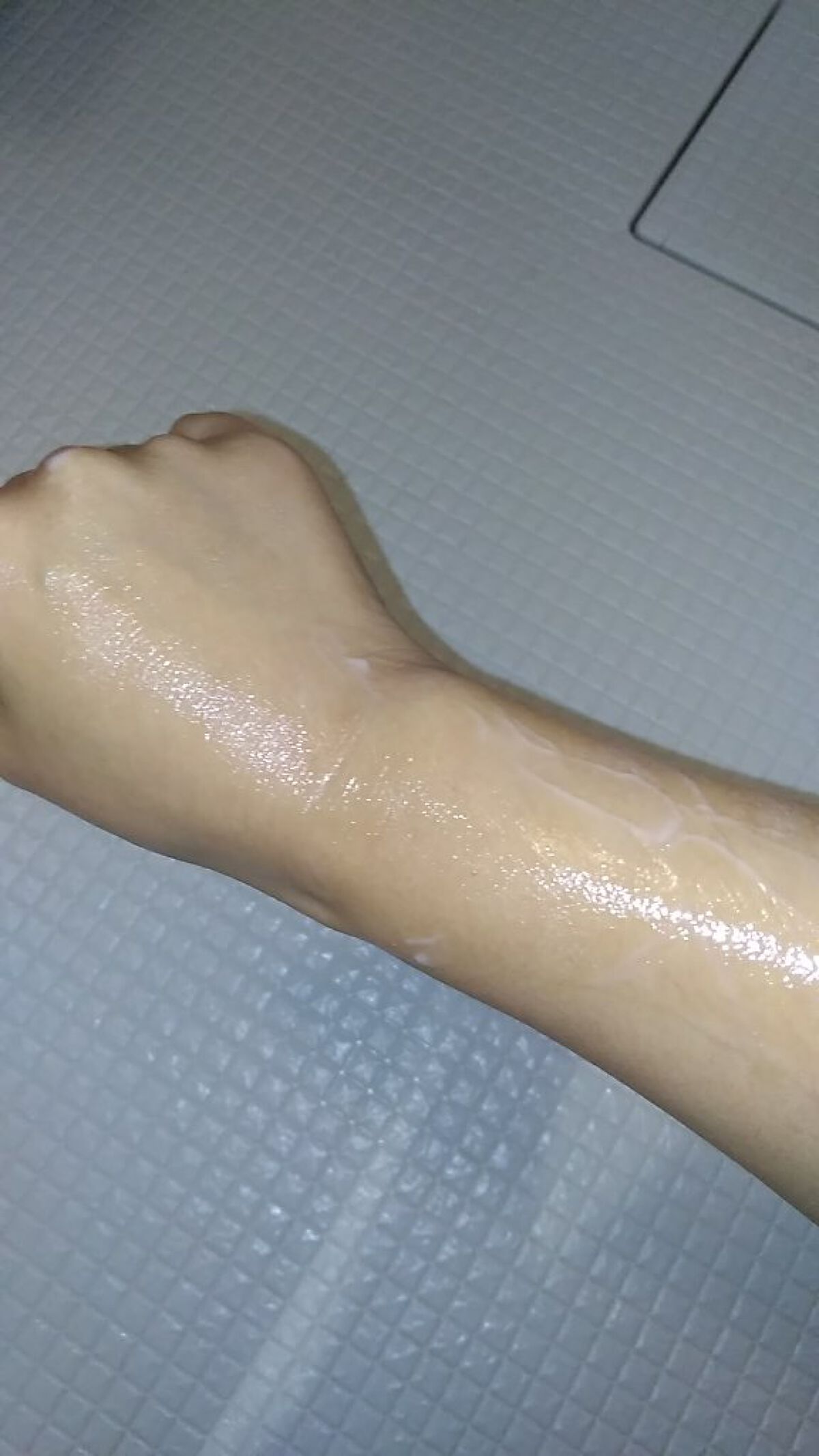 ザ ボディ ぬれた肌に使うボディ乳液 エアリーブーケの香り/ビオレu/ボディミルクを使ったクチコミ(4枚目)