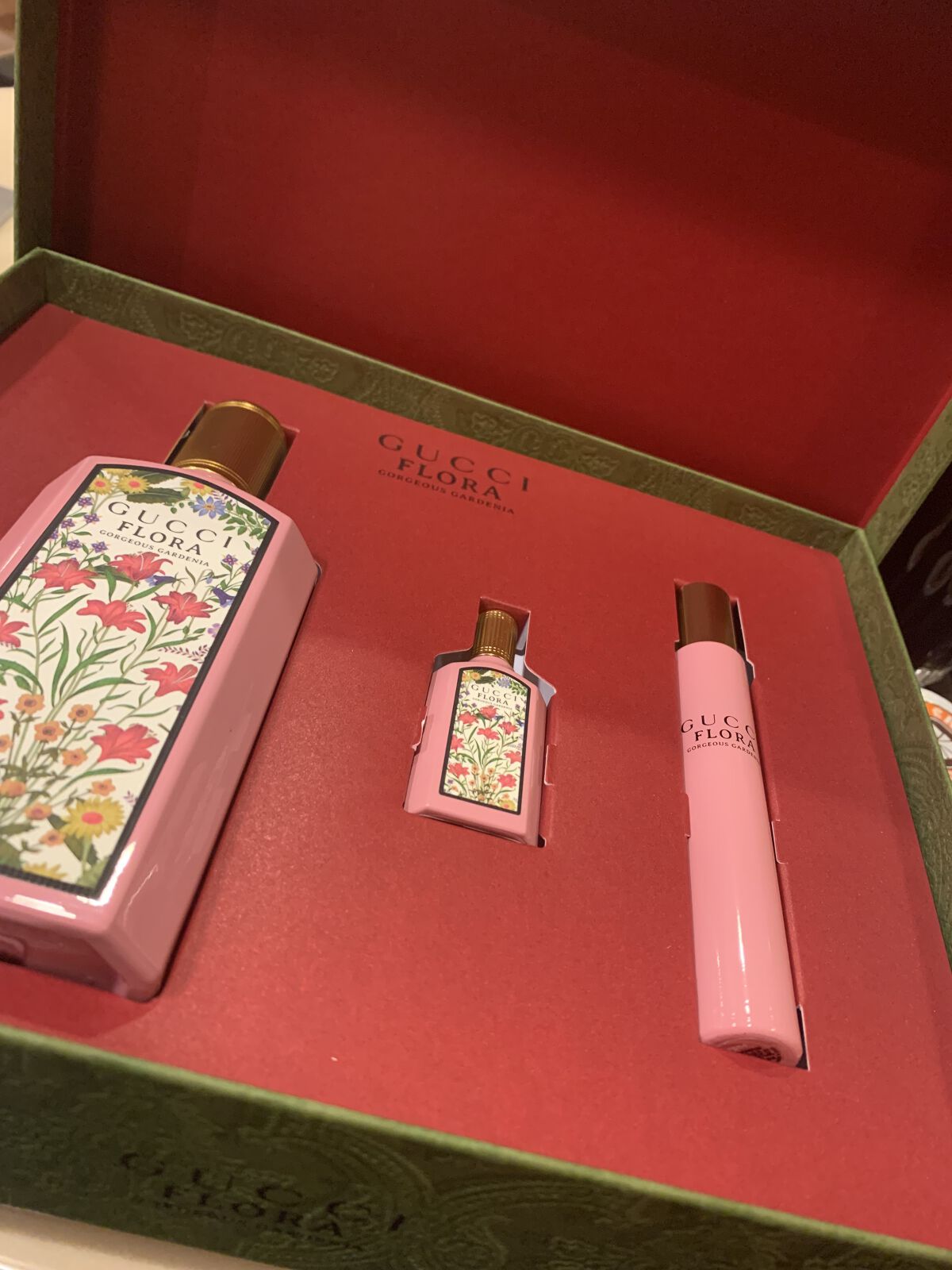 試してみた】フローラ ゴージャス ガーデニア オードパルファム ギフト