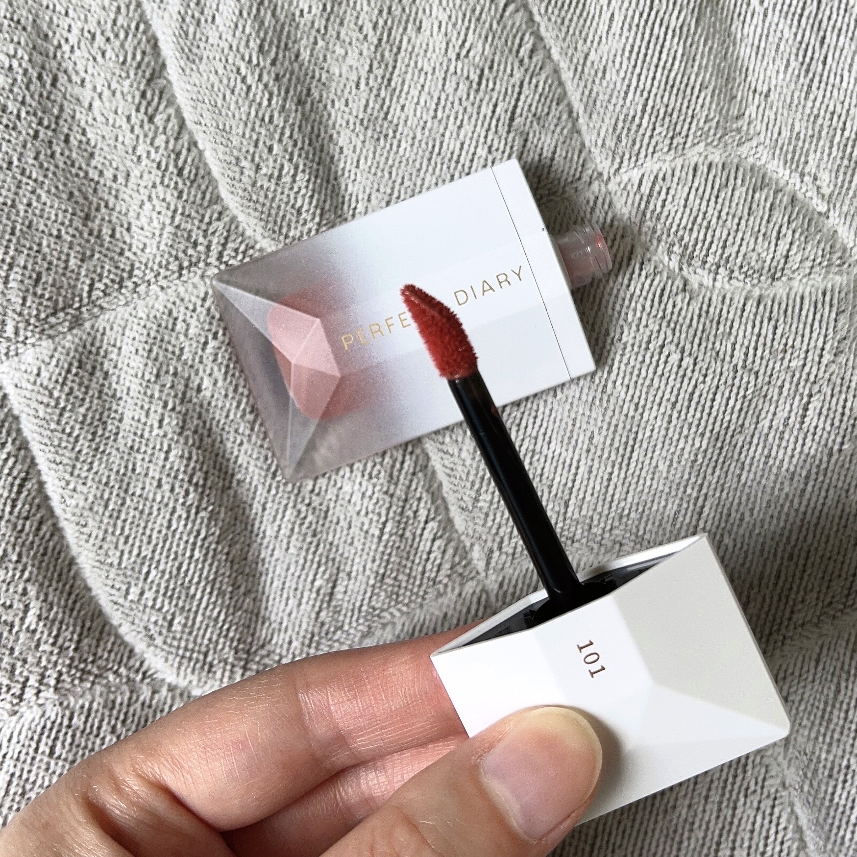 PERFECT DIARY (パーフェクトダイアリー) READ ME フローティングライト リップグロス/PERFECT DIARY/リップグロスを使ったクチコミ（3枚目）