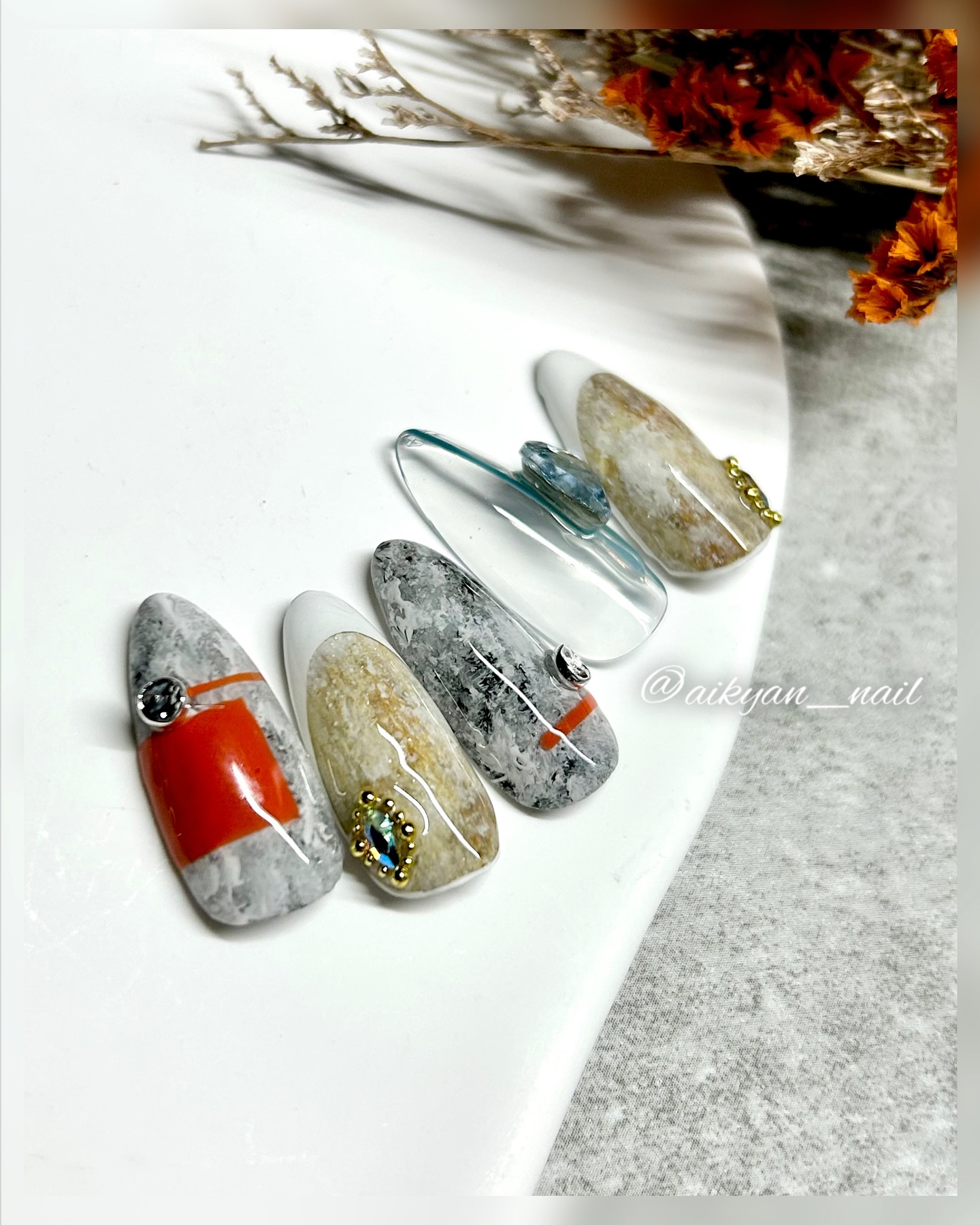 キャンティーシルバー/キラネイル/ネイルチップ・パーツを使ったクチコミ（2枚目）