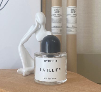 紬 on LIPS 「花束をぎゅっと凝縮したような、お花屋さんにいるみたいな気分にさ..」(1枚目)