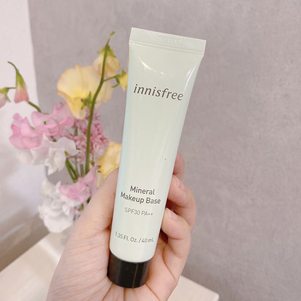 １軍コスメポーチに入っていて、1番使う化粧下地を紹介します。

innisfree　ミネラル メイクアップベース N　バニラグリーン　1400円

私は素肌の赤みが気になるのでグリーンを選びました。

こちらを使うと赤みはもちろん、肌のトー
