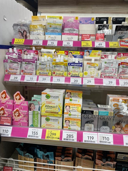 chika.beauty on LIPS 「今タイに来ています🇹🇭色んなものがパウチクッションの詰め替えも..」(6枚目)