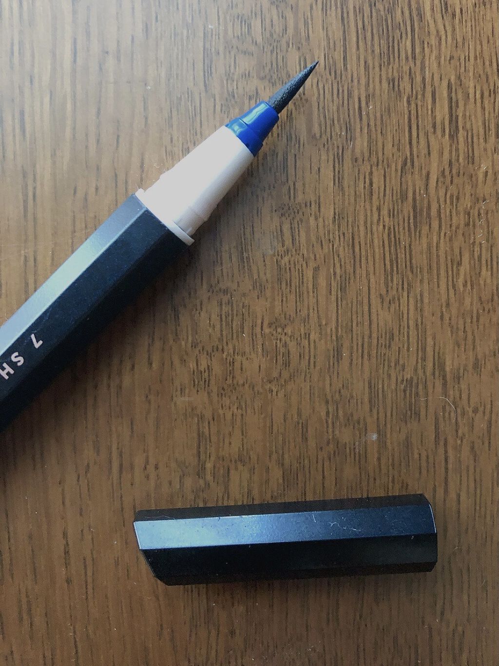 7 SHADES OF BLACK/UZU BY FLOWFUSHI/リキッドアイライナーを使ったクチコミ（3枚目）