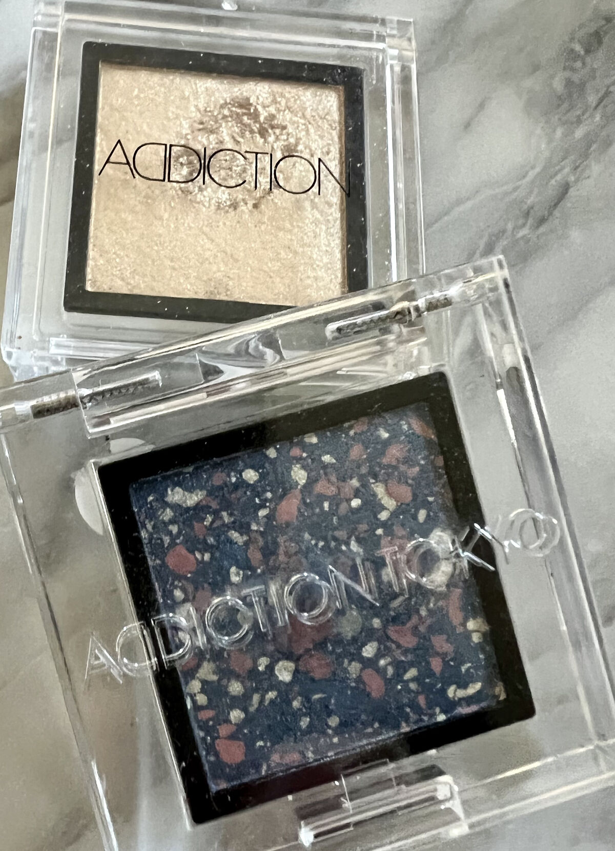 ザ アイシャドウ アンポリッシュ ジェム 105 London Blue Topaz/ADDICTION/単色アイシャドウを使ったクチコミ（2枚目）