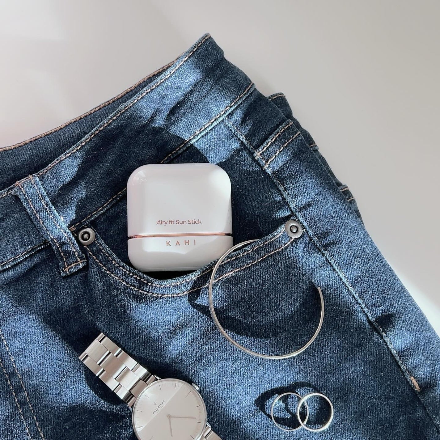 エアリーフィットサンスティック/KAHI/日焼け止めスティックを使ったクチコミ(2枚目)