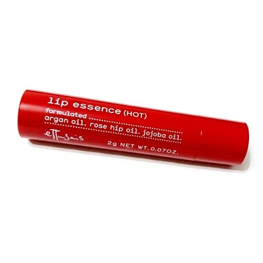 【ettusais / lip essence（HOT）】
発売日に買ったその日から今日まで、冗談抜きで毎日使用しています！😂
┈┈┈┈┈┈┈┈┈┈┈┈┈┈┈┈┈┈
➹良い点
･一度塗りでも潤う
･少し