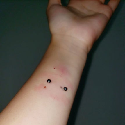 も。 on LIPS 「リストピアスの開け方を紹介します☺️4枚目の画像は開けてから3..」(4枚目)