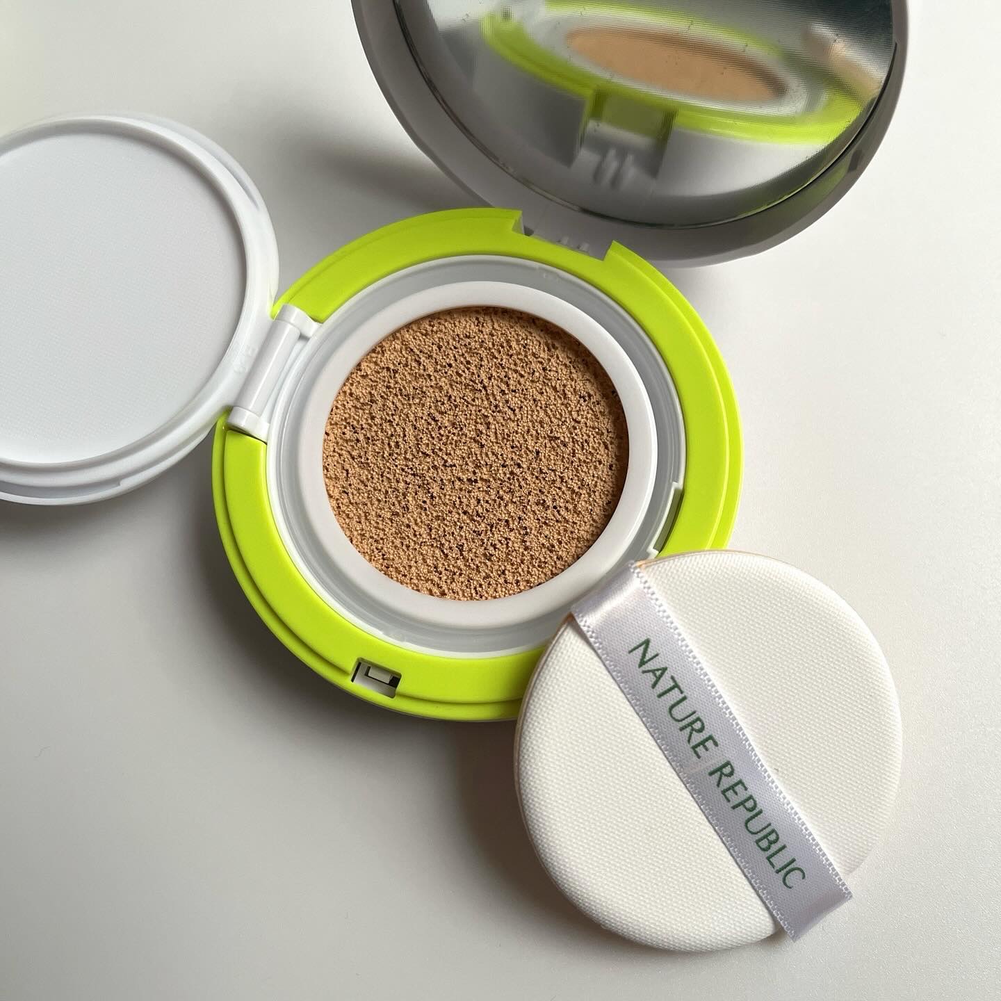 ネイチャーリパブリック グリーンダーママイルドシカセラムカバークッションのクチコミ「ネイチャーリパブリック CICA GREEN DERMAクッションファンデ

マット系
シカ成.....」（2枚目）