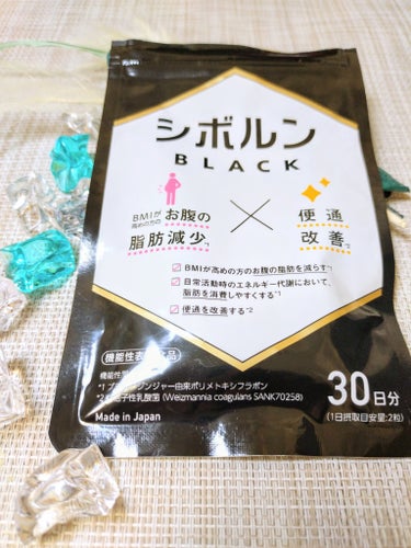 SOLIA シボルン BLACKのクチコミ「小粒で飲みやすいです
香りはなく、ツルンと飲み込めます

特に決まったタイミングでの服用はない.....」（2枚目）