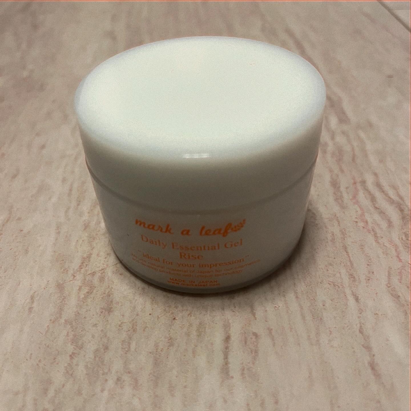 #使い切り
#使い切りコスメ
#使い切りスキンケア

#マークアリーフ
#デイリーエッセンシャルゲルライズ

使い切り☺︎