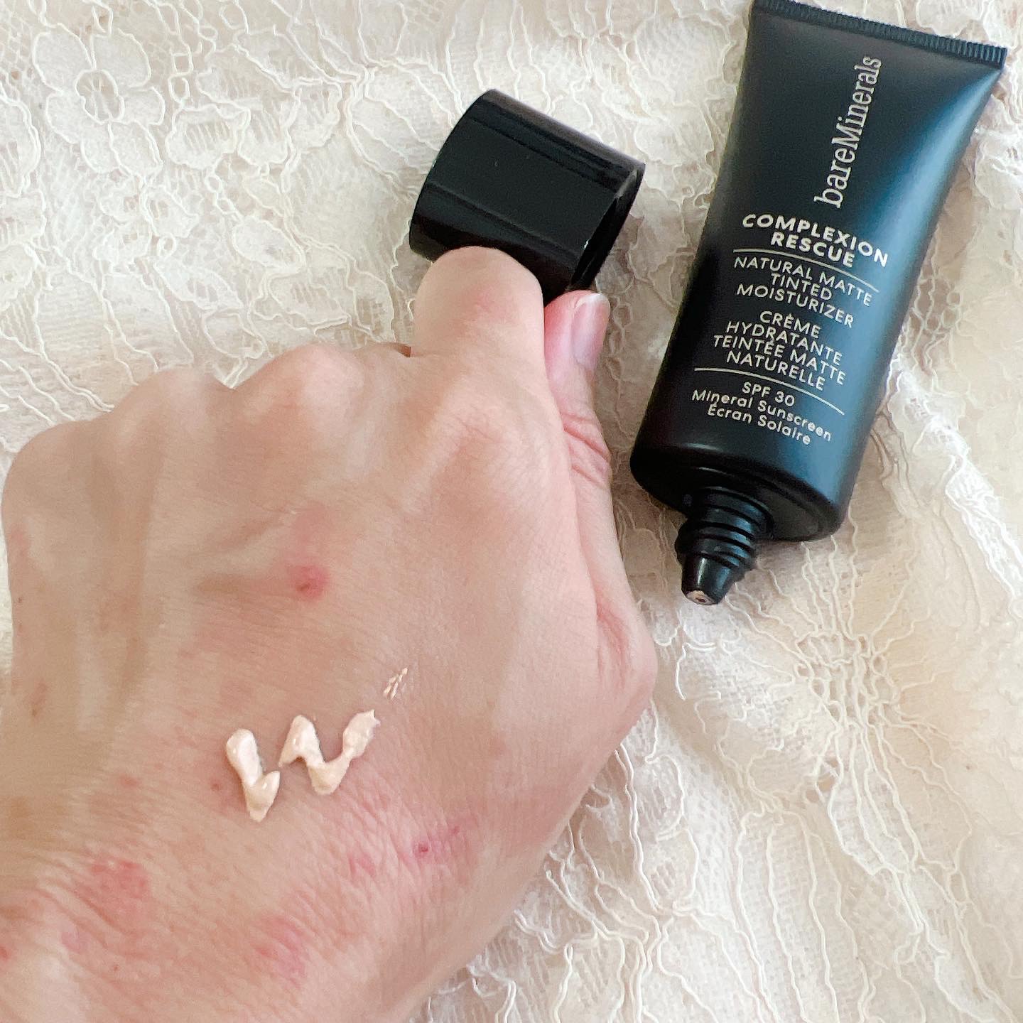 CR ナチュラル マット モイスチャライザー バニラ 02/bareMinerals/クリーム・エマルジョンファンデーションを使ったクチコミ（3枚目）