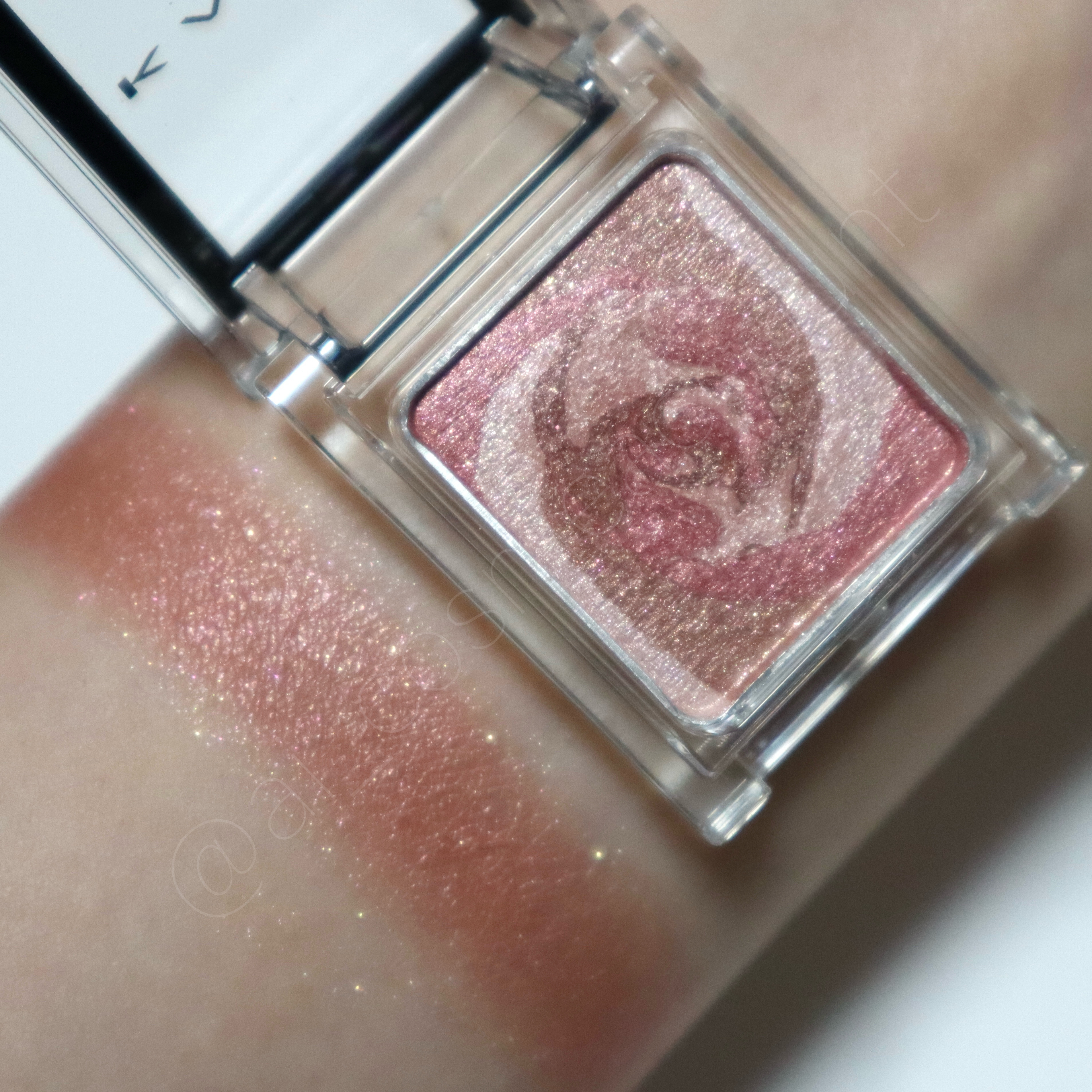 ザ アイカラー(マーブルインク)/KATE/単色アイシャドウを使ったクチコミ（2枚目）