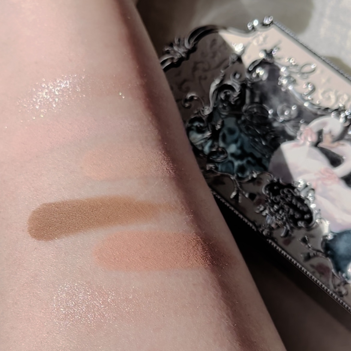 フラワーノーズスワンバレエシリーズ アイシャドウパレット/FlowerKnows/アイシャドウパレットを使ったクチコミ（2枚目）