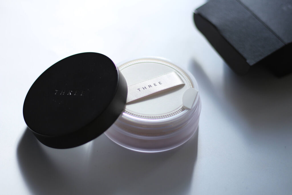 アドバンスドエシリアルスムースオペレーター ルースパウダー/THREE/ルースパウダーを使ったクチコミ（1枚目）