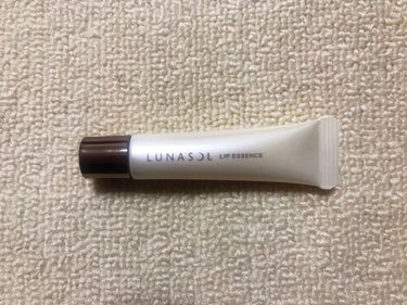 ルナソル
リップエッセンスＮ〈唇用美容液〉
SPF15・PA+
7g

チューブタイプのリップ美容液で、若干ではありますが日焼け止め効果もあり、メイク前や日中に唇の乾燥が気になる時などの使用がオススメで