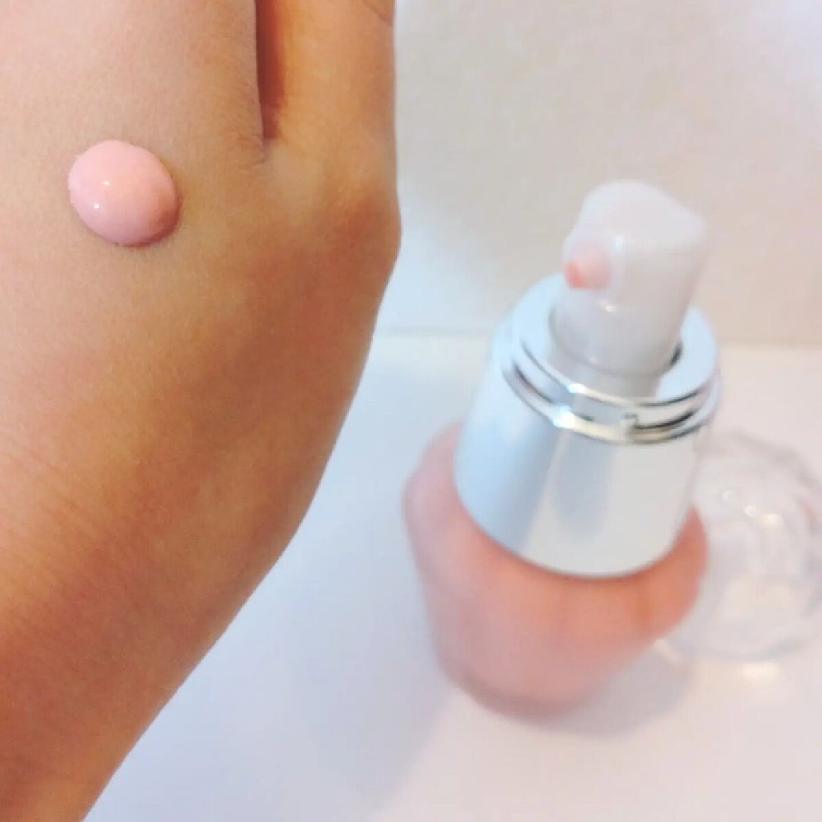 ジルスチュアート　イルミネイティング セラムプライマー 04 sunrise pink/JILL STUART/化粧下地を使ったクチコミ（3枚目）