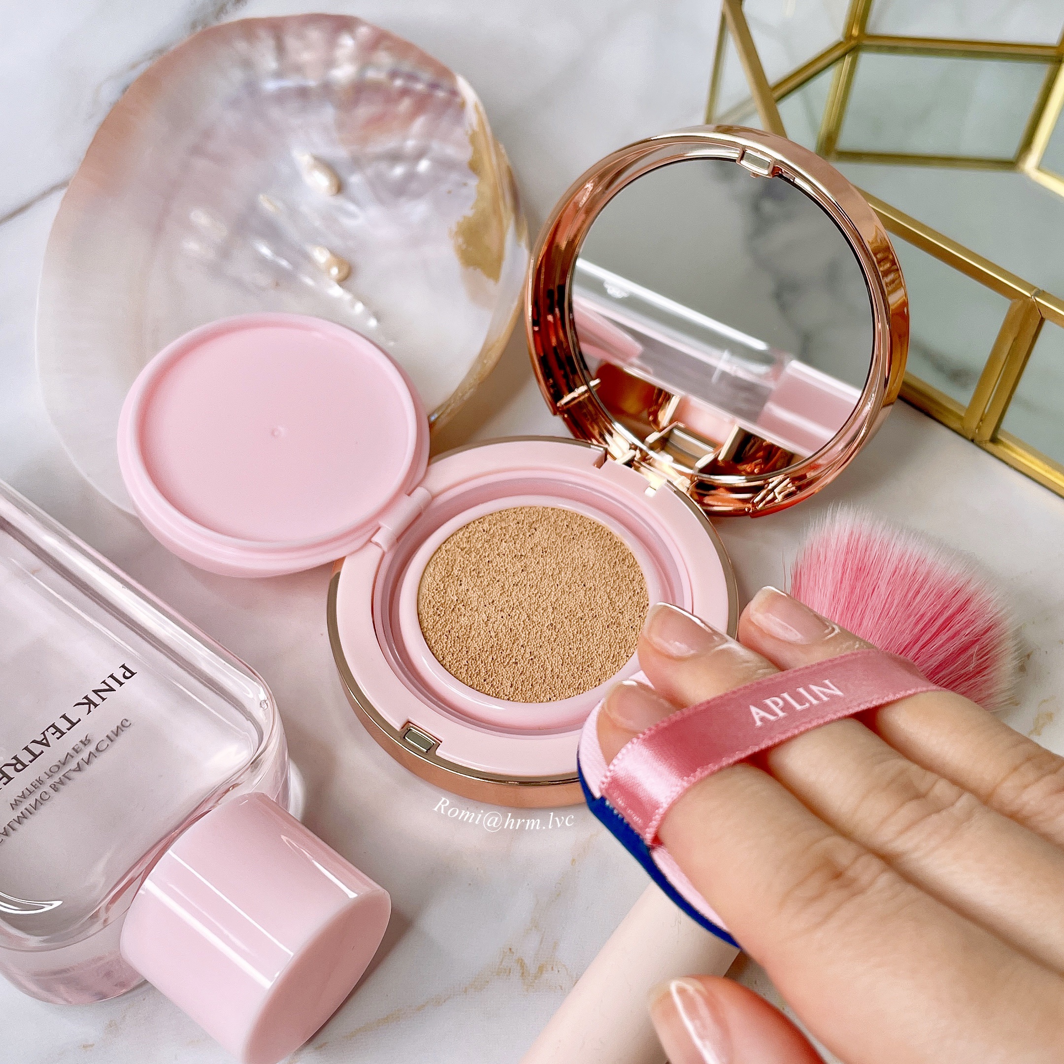 ピンクティーツリーカバークッション 21号 ライトベージュ/APLIN/クッションファンデーションを使ったクチコミ（3枚目）