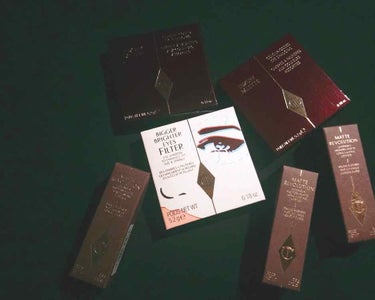 Charlotte Tilburyアイシャドウパレット。
*Pillow Talk
*The Dolce Vita
*Exaggereyes

この三つはどれも手放したくない、様々な場面で使えるとても綺