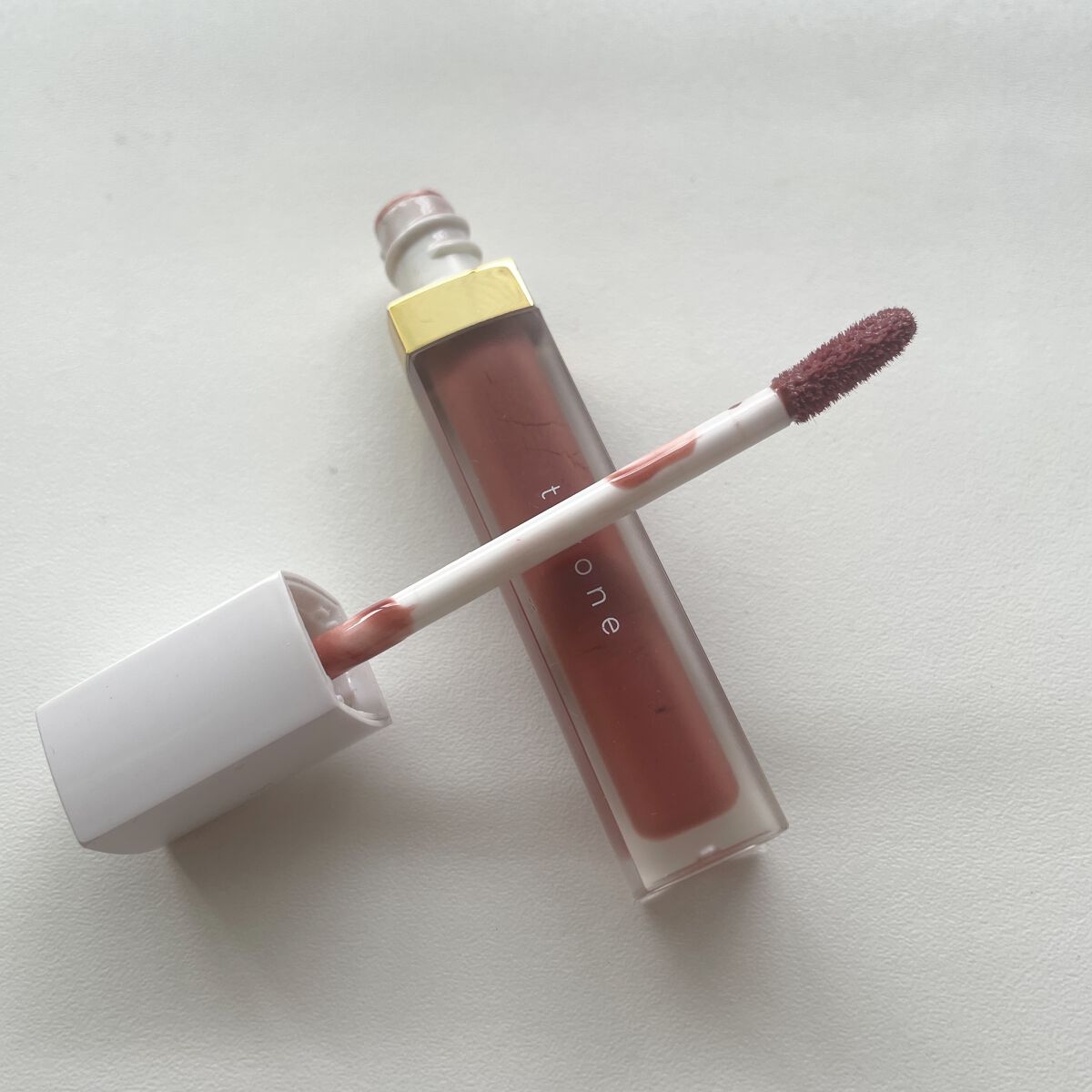 トーン ペタル エッセンス グロス/to/one/リップグロスを使ったクチコミ（3枚目）